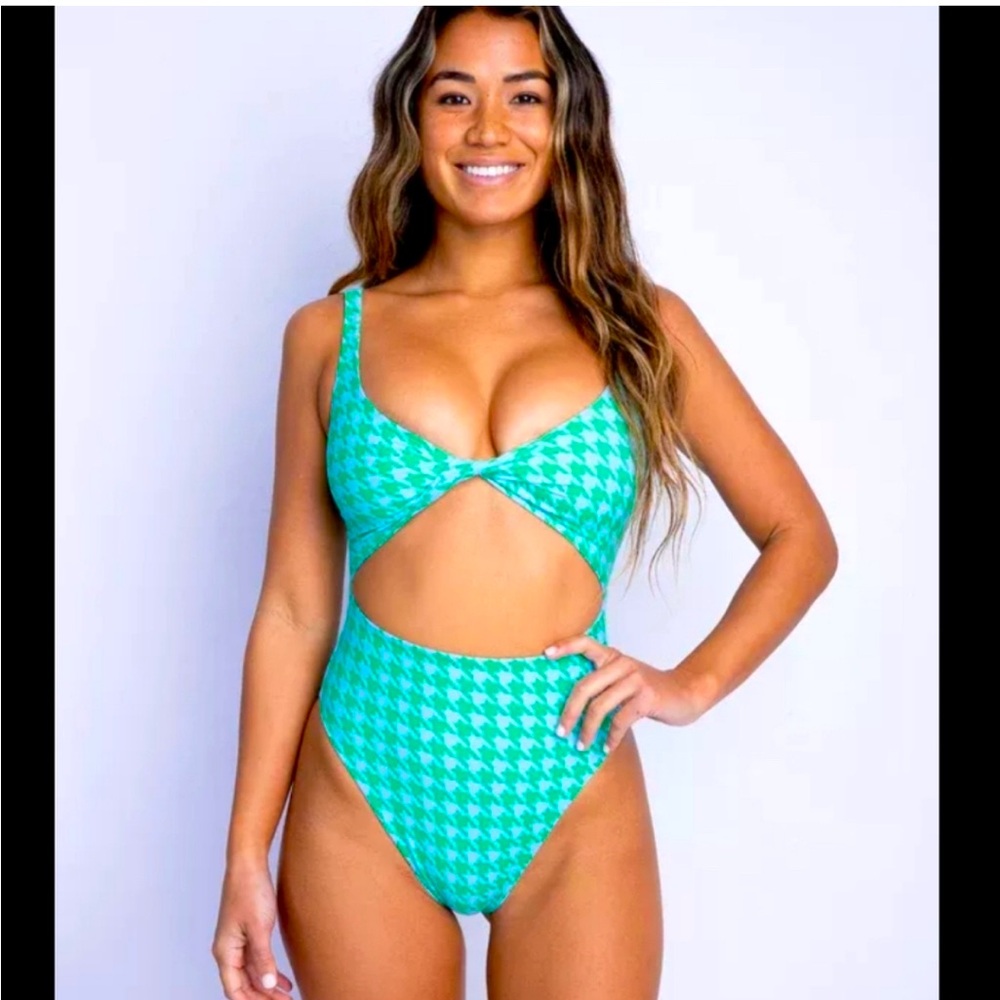 Skatie Chloe One Piece - Ventura. Size SMALL